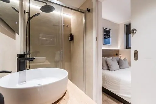 Petit Luxe Mutua Apartment Terrassa 0*,